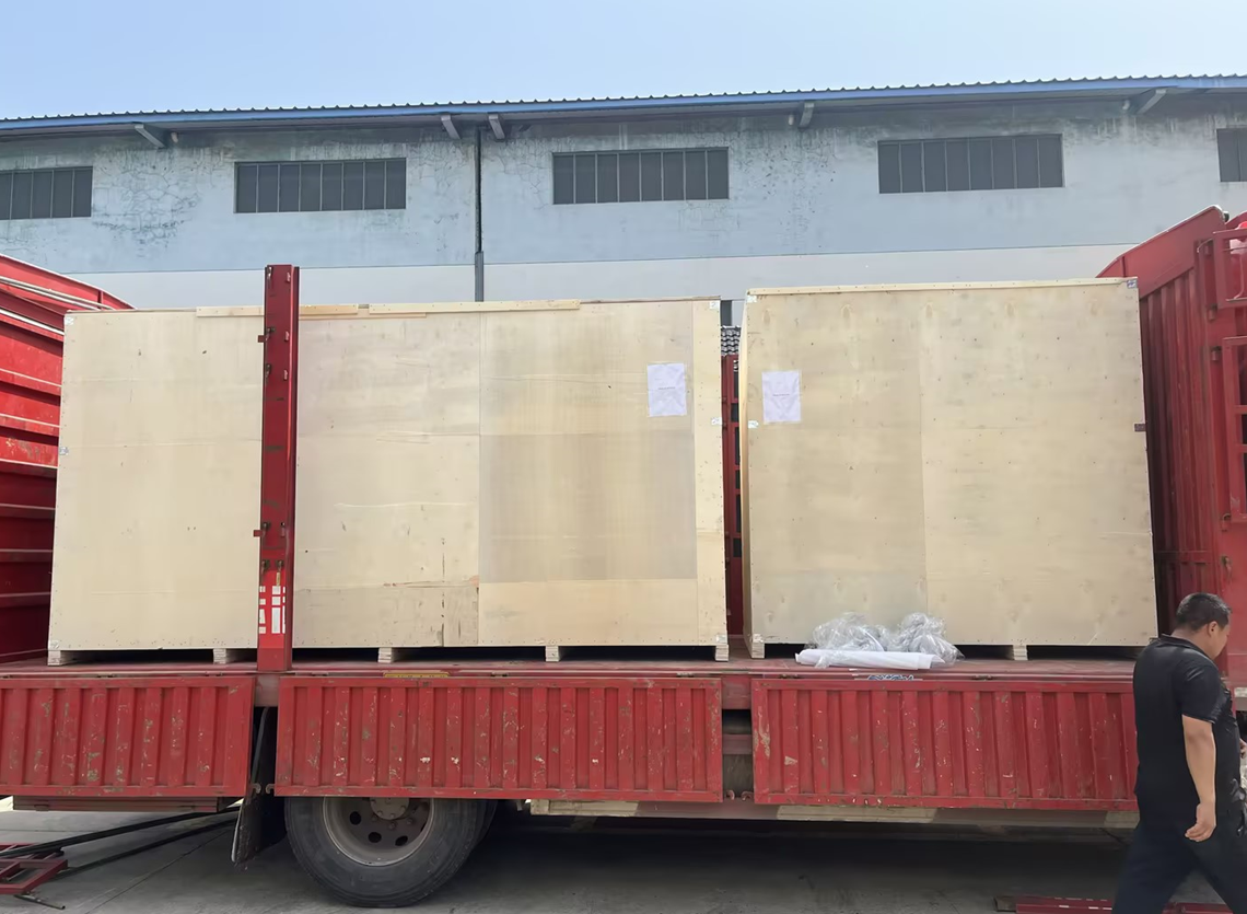 Công nghệ môi trường Qingben xuất khẩu thiết bị định lượng và máy ép trục vít sang Ý